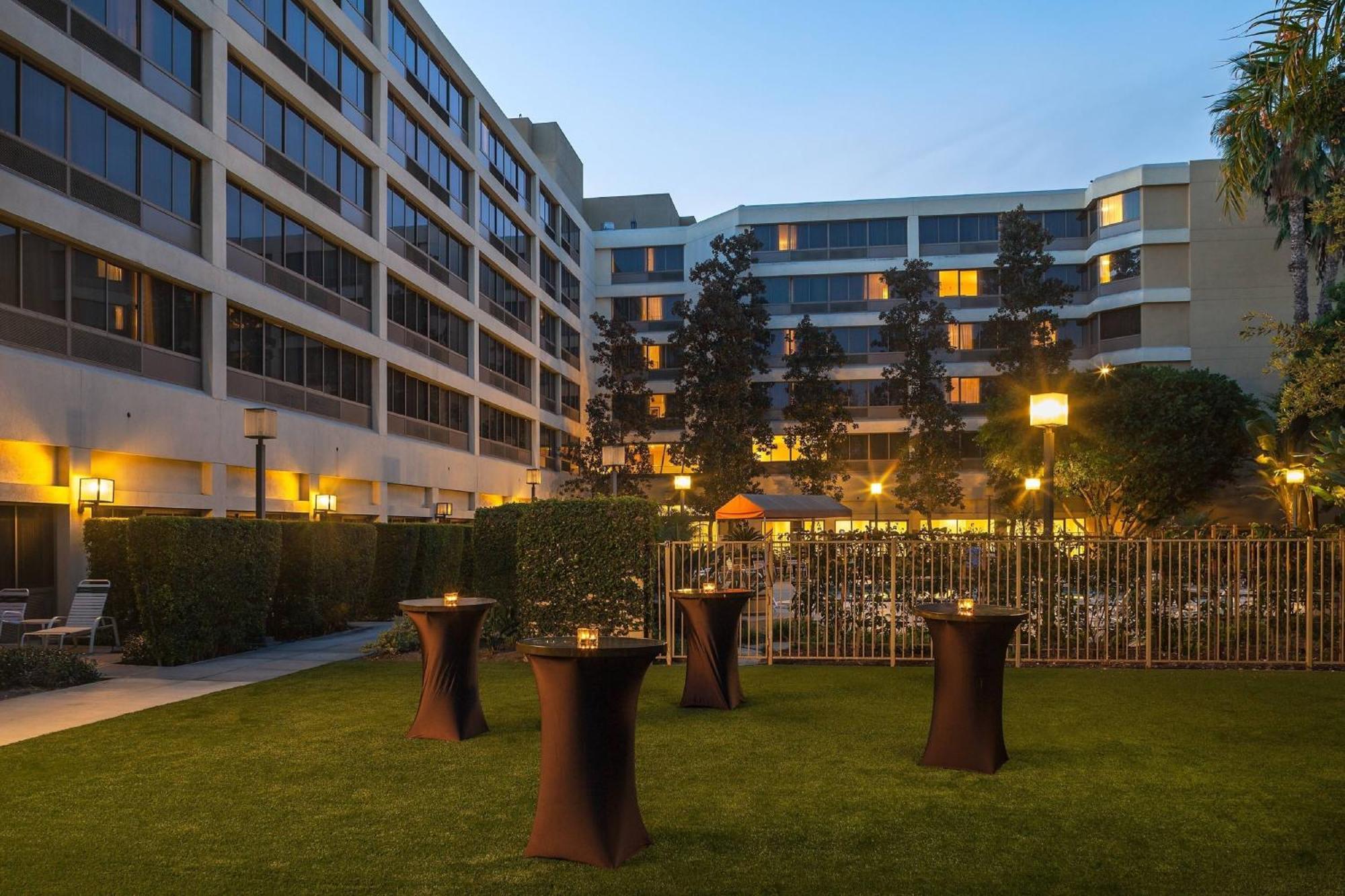 Fullerton Marriott At California State University Hotel Exterior photo